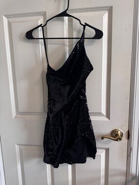 h:ours Black Sequin One-Shoulder Mini Dress